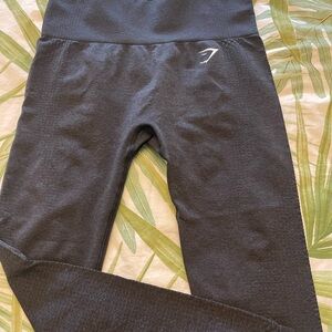 Gymshark Ladies leggings size Medium in black color , New Condition!